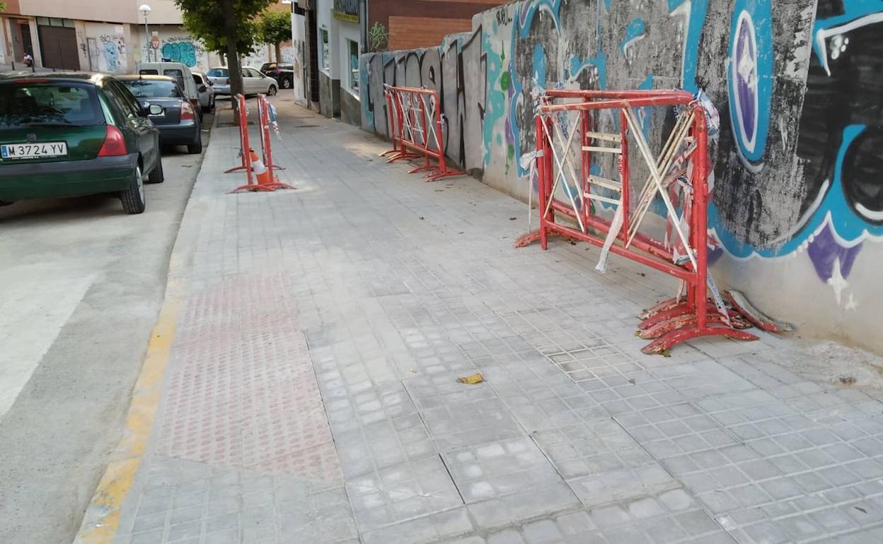 Imagen del tramo de acera ya listo para su uso.