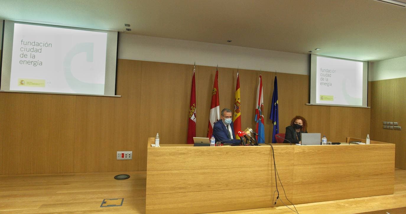 Fotos: Presentación de las líneas de trabajo de Reto Demográfico y Transición Justa para las zonas mineras de León