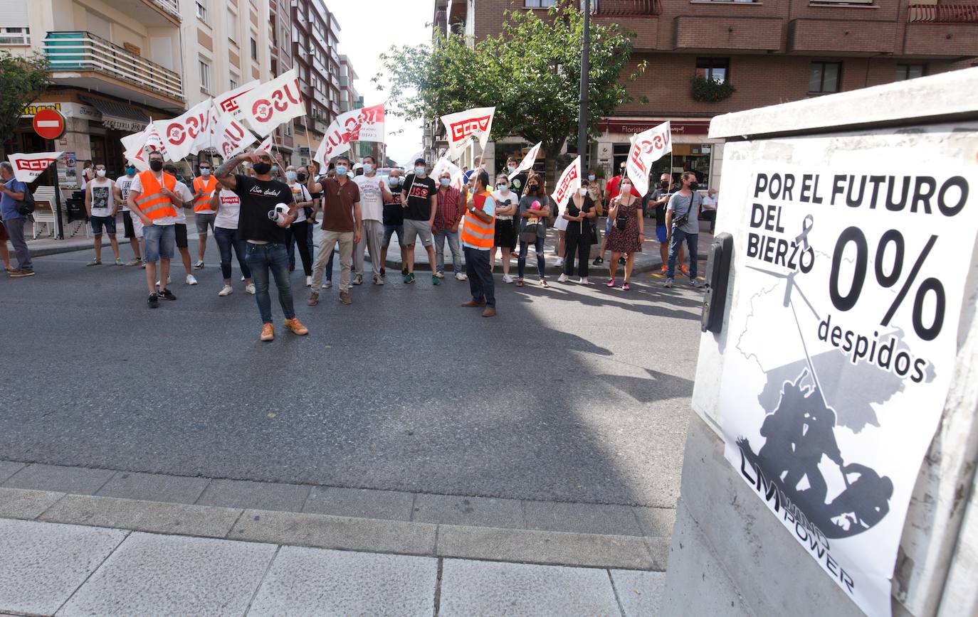 Fotos: Concentración de trabajadores de la factoría LM