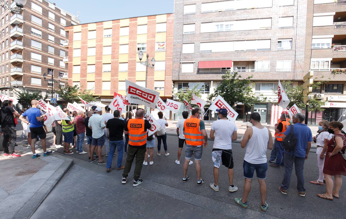 Fotos: Concentración de trabajadores de la factoría LM