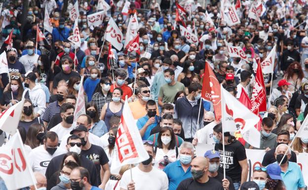 Más de 2.000 bercianos luchan por un «plan de industrialización» que evite los 400 de despidos de LM
