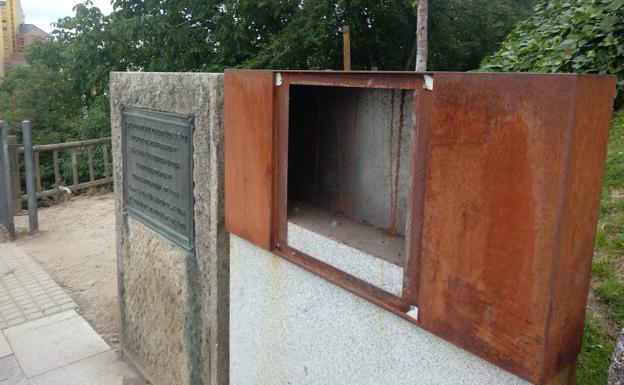 La lámina de acero estaba situada en la ladera de la fortaleza templaria. 