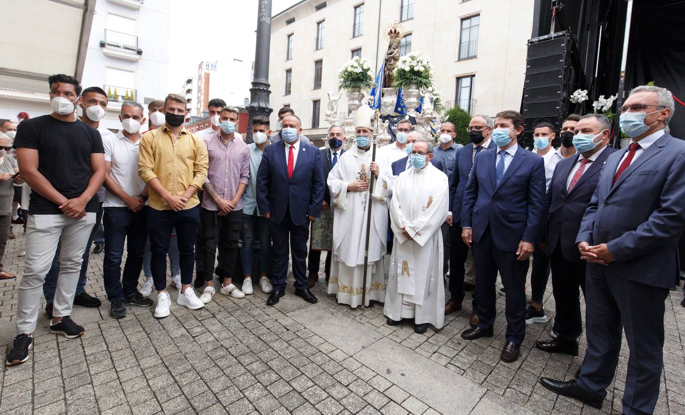 Fotos: Ofrenda de la Deportiva a la patrona del Bierzo