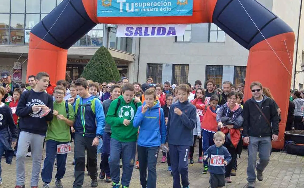 Imagen de archivo de una marcha solidaria en Ponferrada.