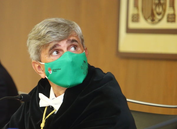 El rector de la ULE, Juan Francisco García Marín, preside el acto solemne de apertura del curso académico en el Campus de Ponferrada.