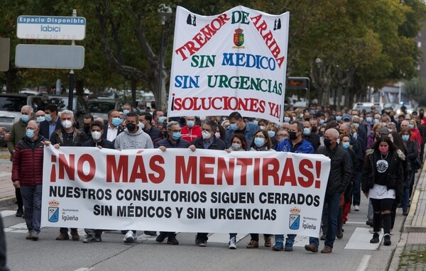 Manifestación en Ponferrada por el cierre de los consultorios médicos.