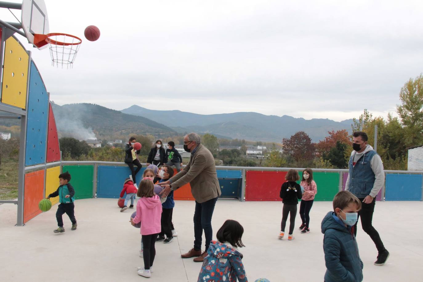 Fotos: Inaguración de una pista polideportiva en La Placa