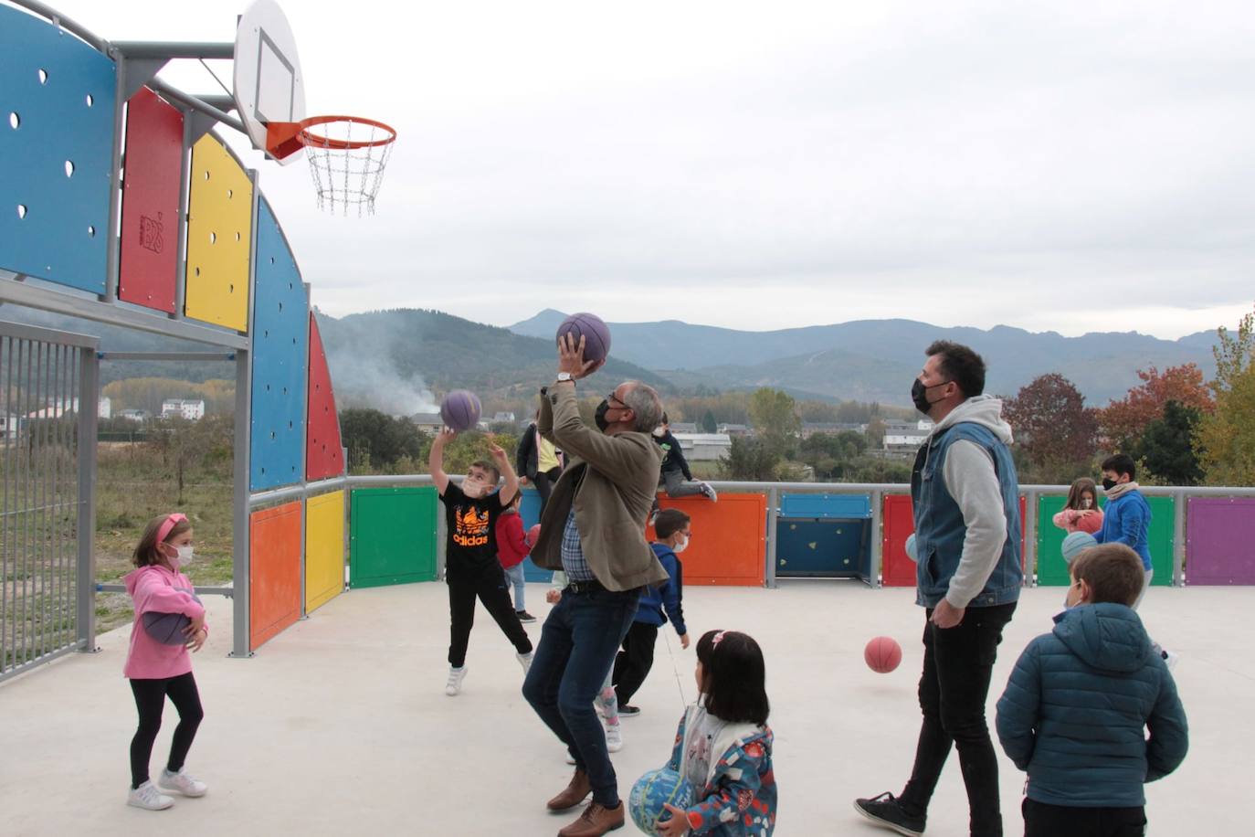 Fotos: Inaguración de una pista polideportiva en La Placa