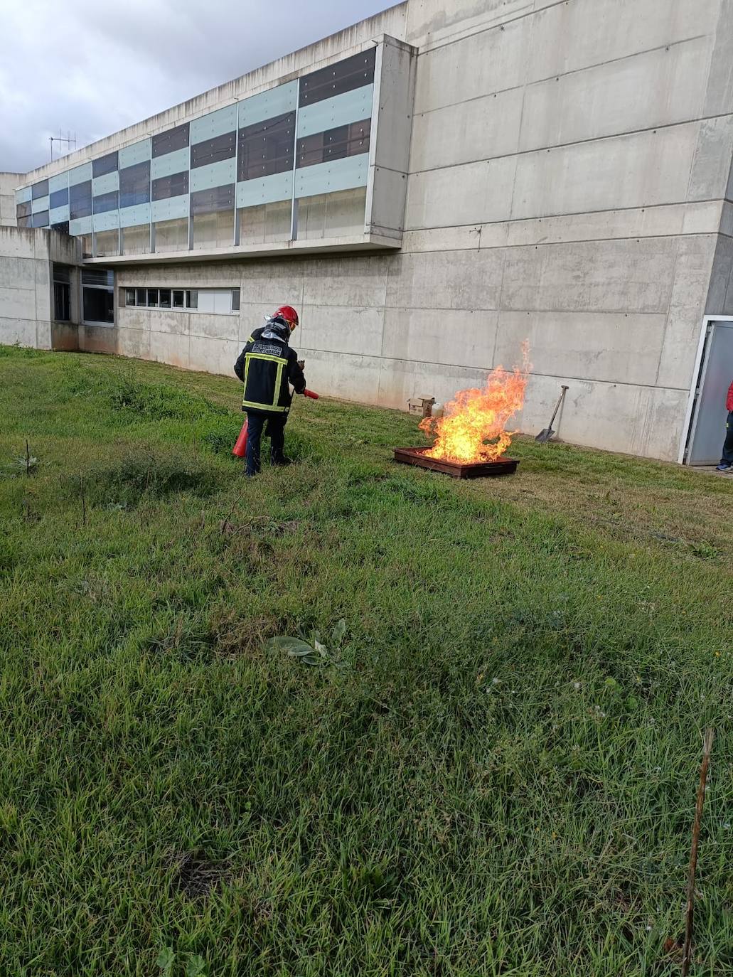 Fotos: Los bomberos de Ponferrada forman a empresas 