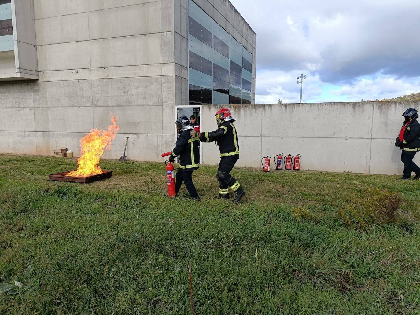 Fotos: Los bomberos de Ponferrada forman a empresas 