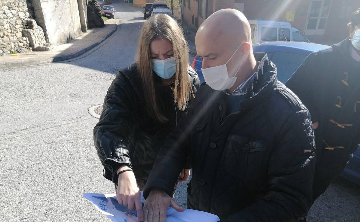 Visita de la delegada territorial al municipio berciano.