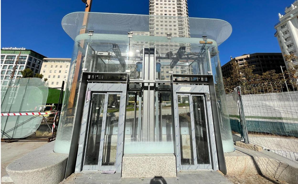 Imagen de los ascensores de la nueva Plaza de España.