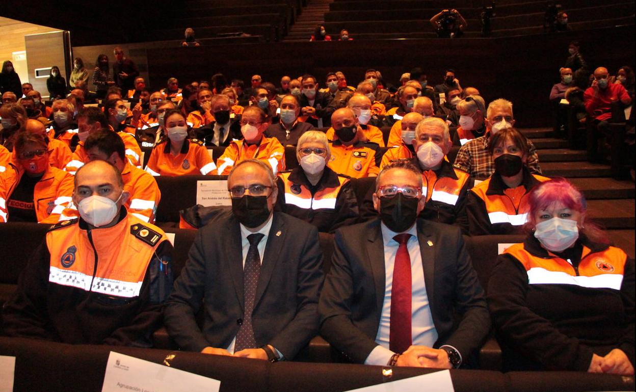 El alcalde y el concejal de Seguridad acompañaron a la delegación de la Agrupación Municipal de Voluntarios de Protección Civil.