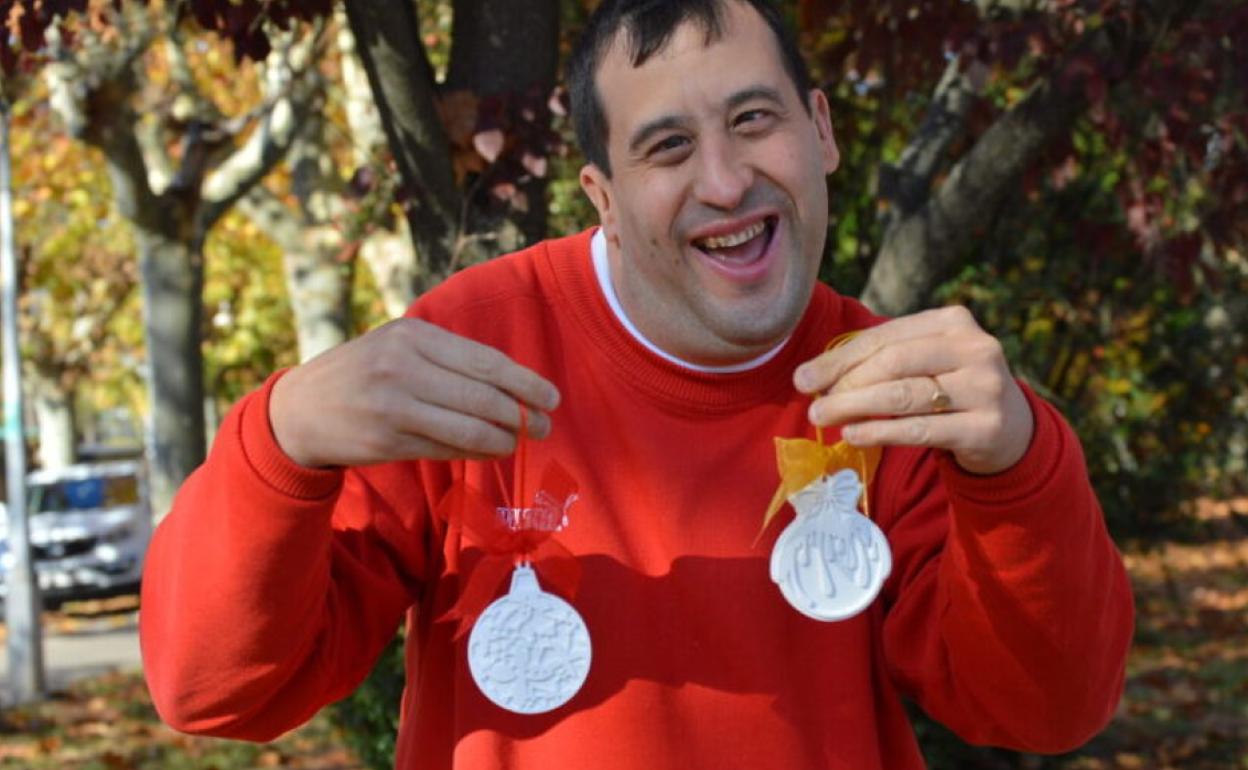 Asprona Bierzo relanza su campaña de la bola solidaria.