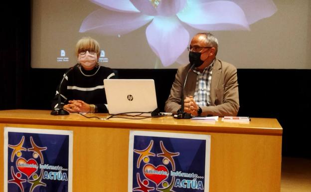 La edil María Luisa Varela y el alcalde de Ponferrada, Olegario Ramón.