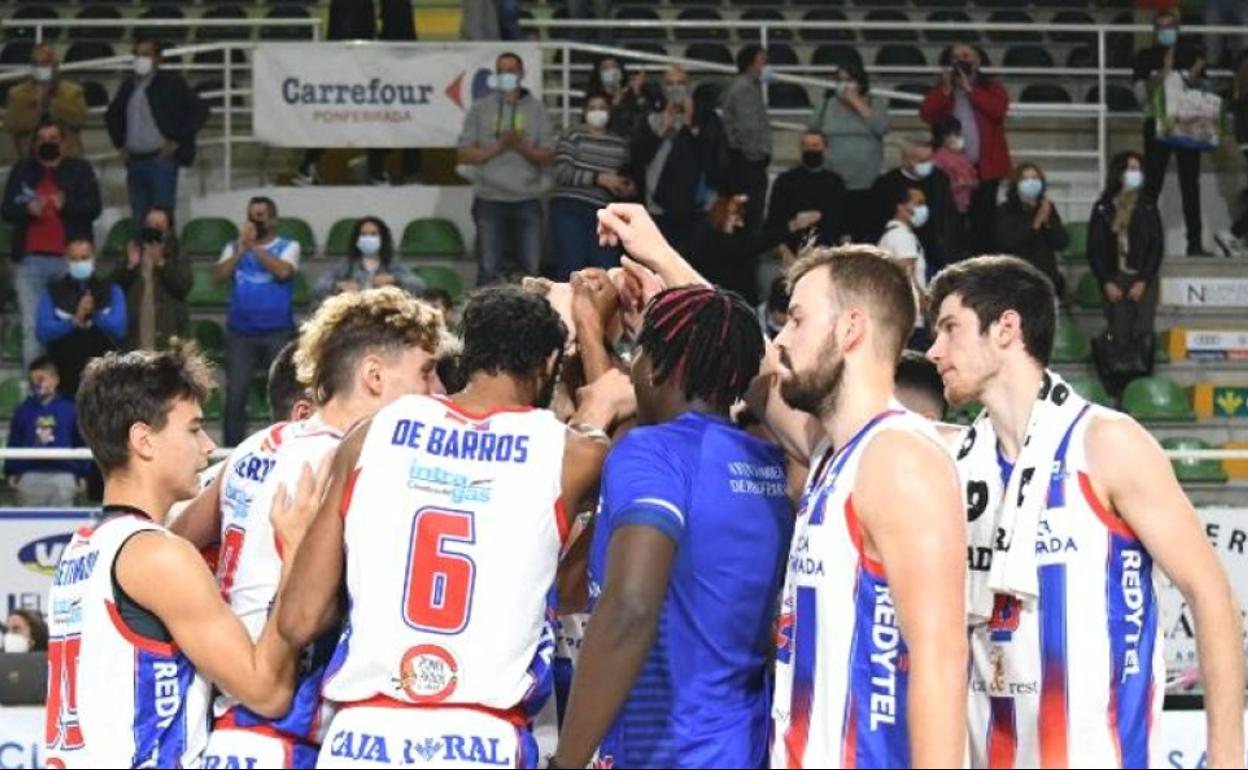 El Clínica Ponferrada se conjura durante su partido ante Clavijo.