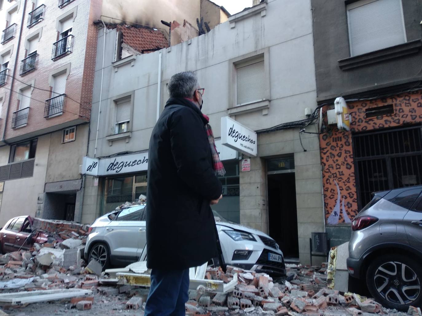 El concejal de Seguridad de Ponferrada, en la zona de la explosión.