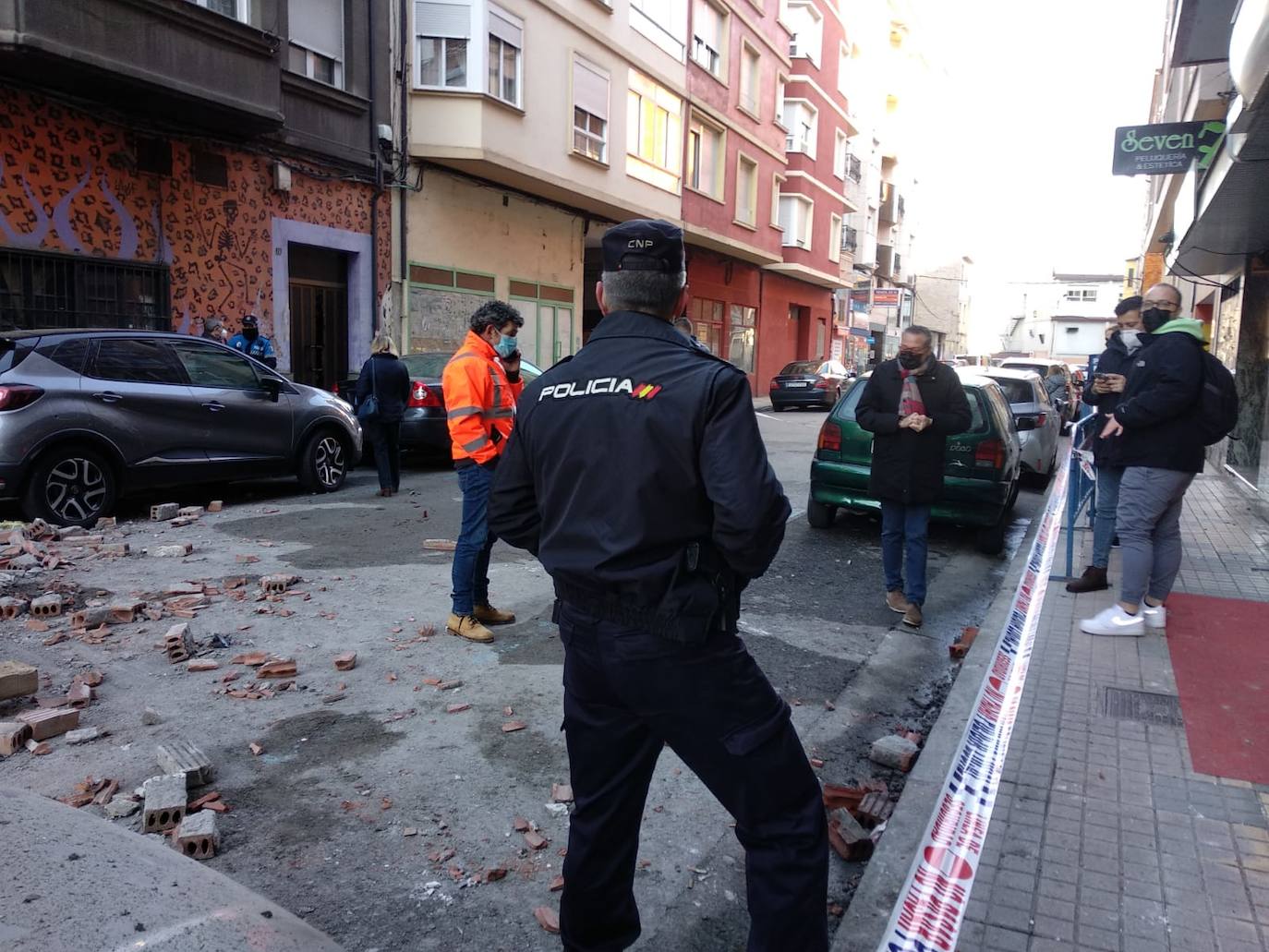 Exploción intencionada en un edificio de la calle Alcón de Ponferrada.