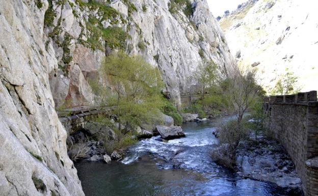 Imagen de archivo de las hoces de Vegacervera, una de las zonas que entran dentro del plan de depuración de las aguas residuales establecido por la Junta de Castilla y León.