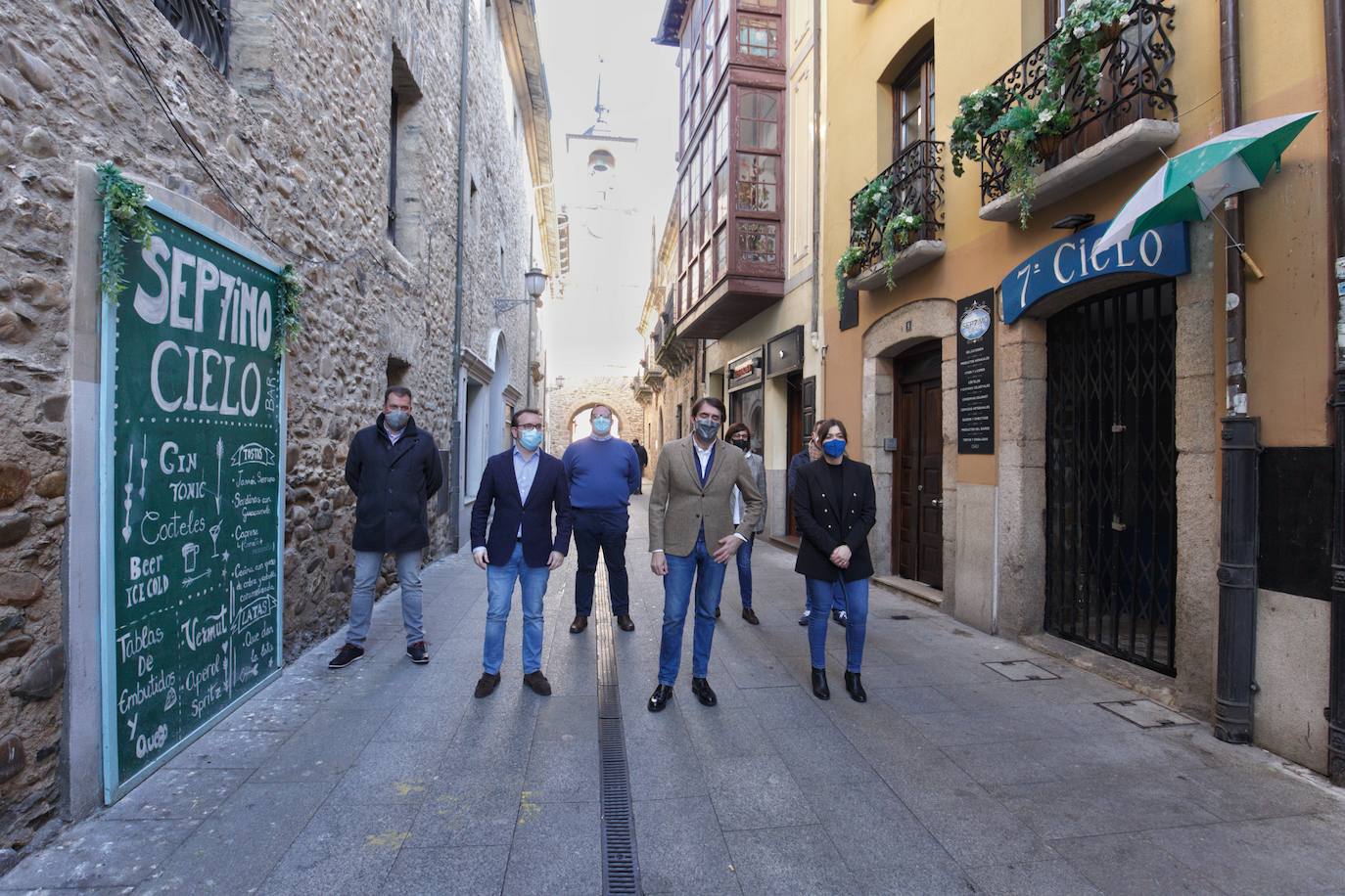 El portavoz del PP en el Senado, Javier Maroto, y Juan Carlos Suárez-Quiñones presentan la candidatura del Partido Popular de León a las Cortes Autonómicas para las próximas elecciones del 13 de febrero