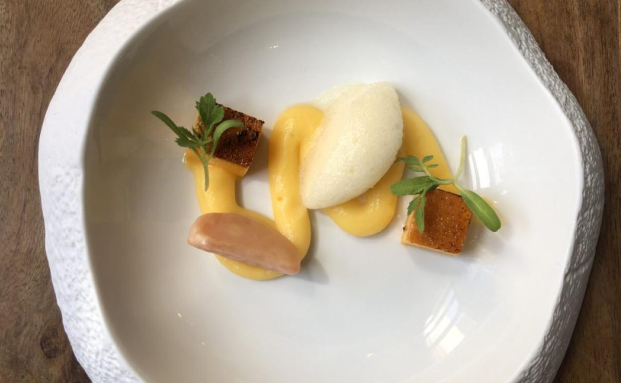 Uno de los platos elaborados y ofrecidos en el menú degustación del restaurante Muna. 