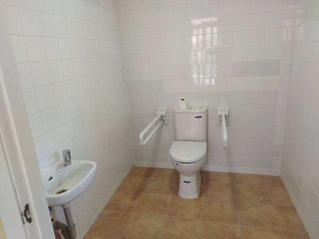 Obras de remodelación del consultorio médico de Villanueva de Valdueza.