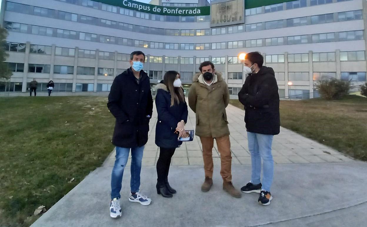 Javier Santiago, Beatriz Coelho y Juanjo López Peña, en el Campus de Ponferrada.