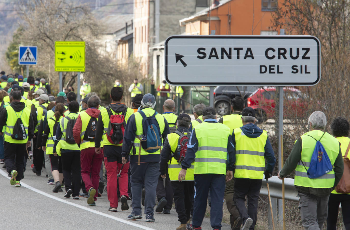 Tercera etapa de la marcha a pie entre Villablino y Ponferrada en defensa de la sanidad pública de Laciana y del Bierzo, entre las localidades bercianas de Páramo del Sil y Toreno.