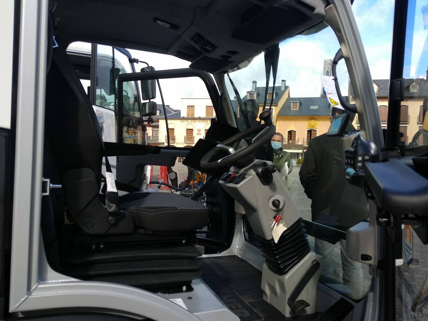 Ponferrada adquiere dos nuevas barredoras para el servicio de limpieza viaria.