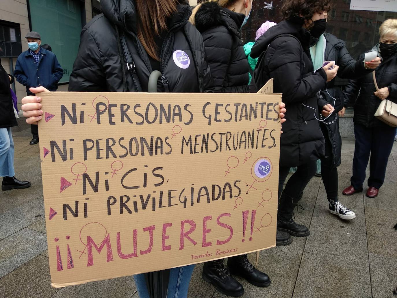 Manifestación de la Asociación de Mujeres Feministas Bercianas en Ponferrada. 