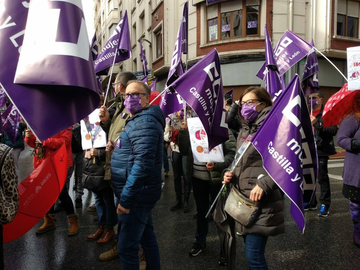 Concentración de UGT y CCOO en el Día de la Mujer en Ponferrada.