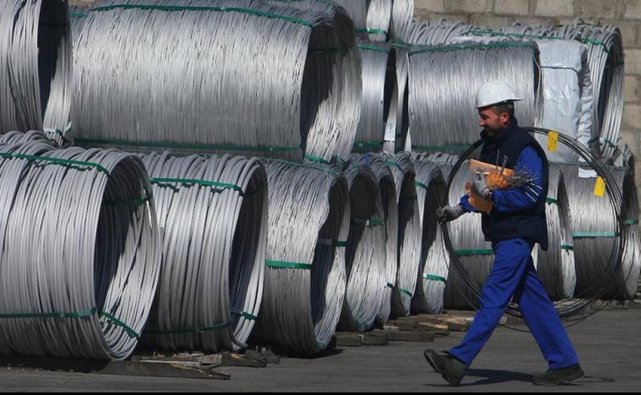 Imagen de un operario en Roldán.