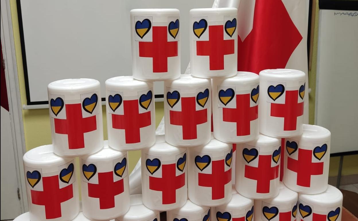 Huchas solidarias por la crisis de Ucrania instaladas en los establecimientos adheridos a la Asociación El Reloj.