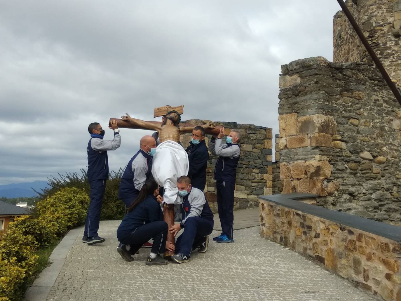 Miembros de la USAC de Santocildes ensayan el Traslado al Castillo del Cristo de la Esperanza.