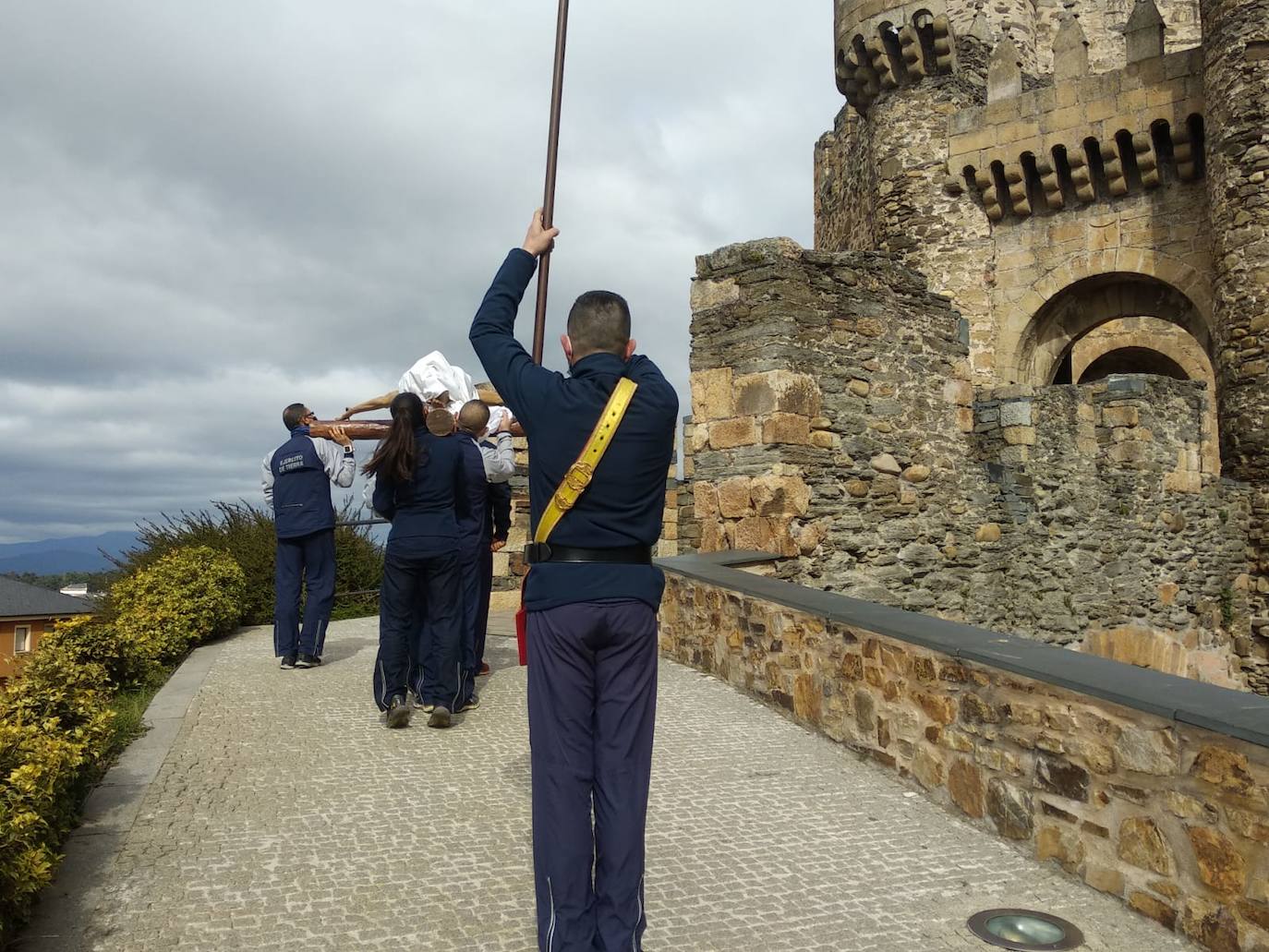 Miembros de la USAC de Santocildes ensayan el Traslado al Castillo del Cristo de la Esperanza.