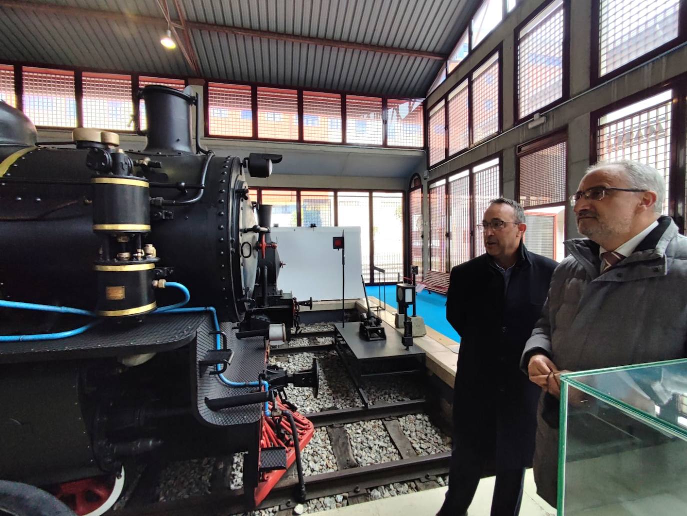 El gerente de la Fundación de los Ferrocarriles Españoles visita el Museo del Ferrocarril de Ponferrada.