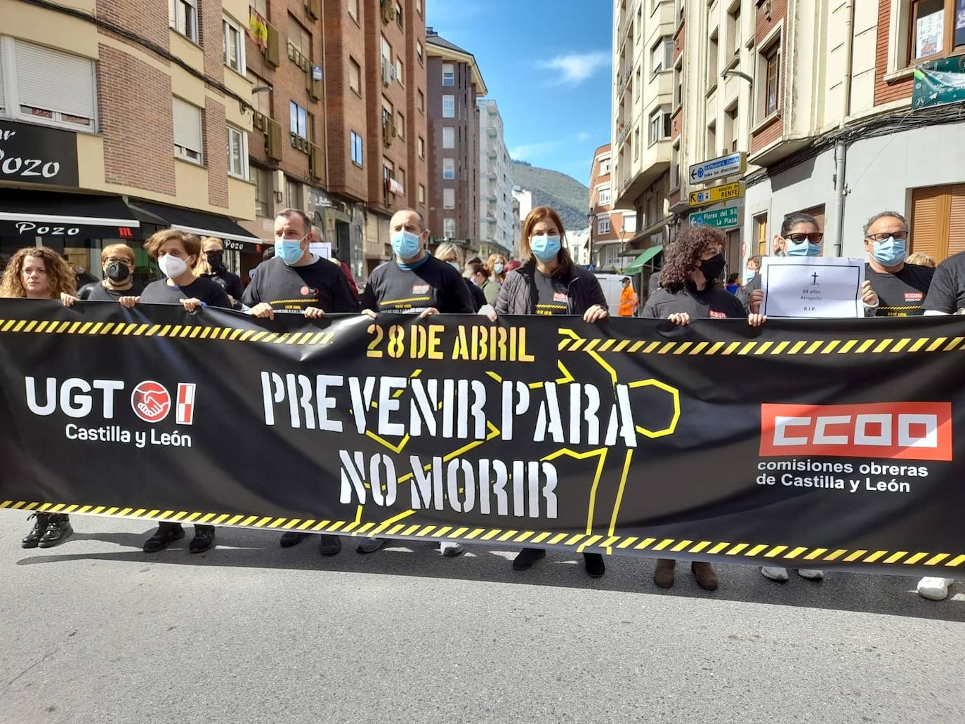 Concentraciòn de los sindicatos UGT y CCOO en Ponferrada en conmemoración del Día Mundial de la Seguridad y la Salud en el Trabajo.