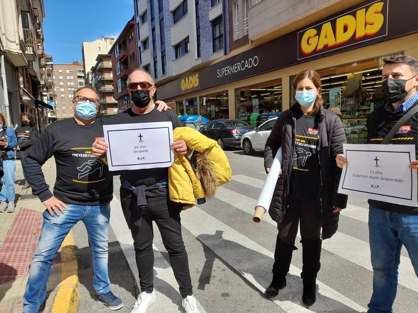 Concentraciòn de los sindicatos UGT y CCOO en Ponferrada.
