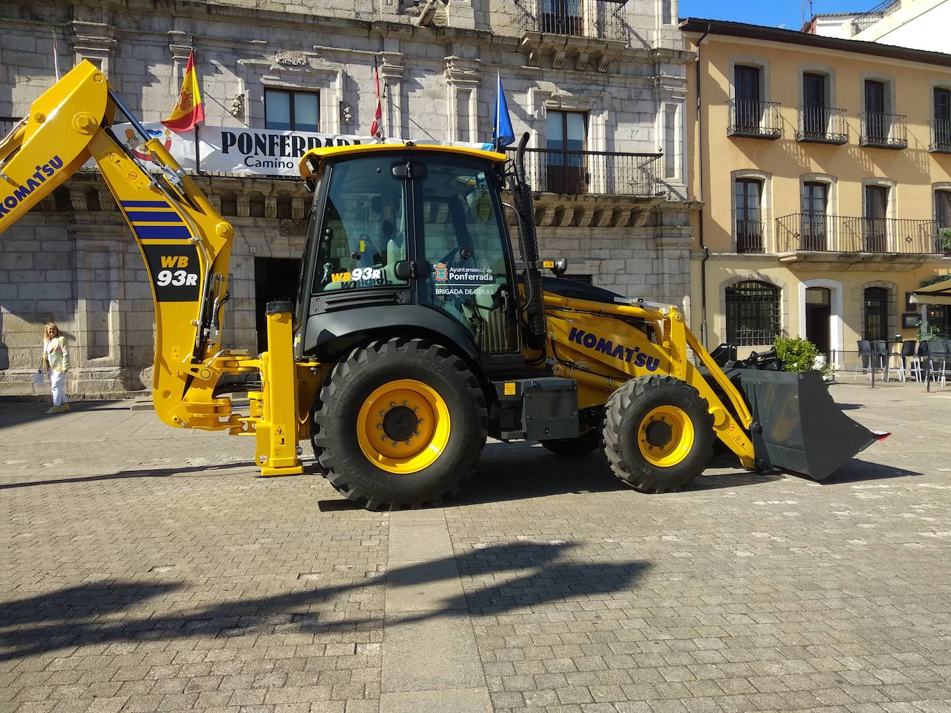 Ponferrada presenta un nuevo vehículo para la Brigada Municipal de Obras.