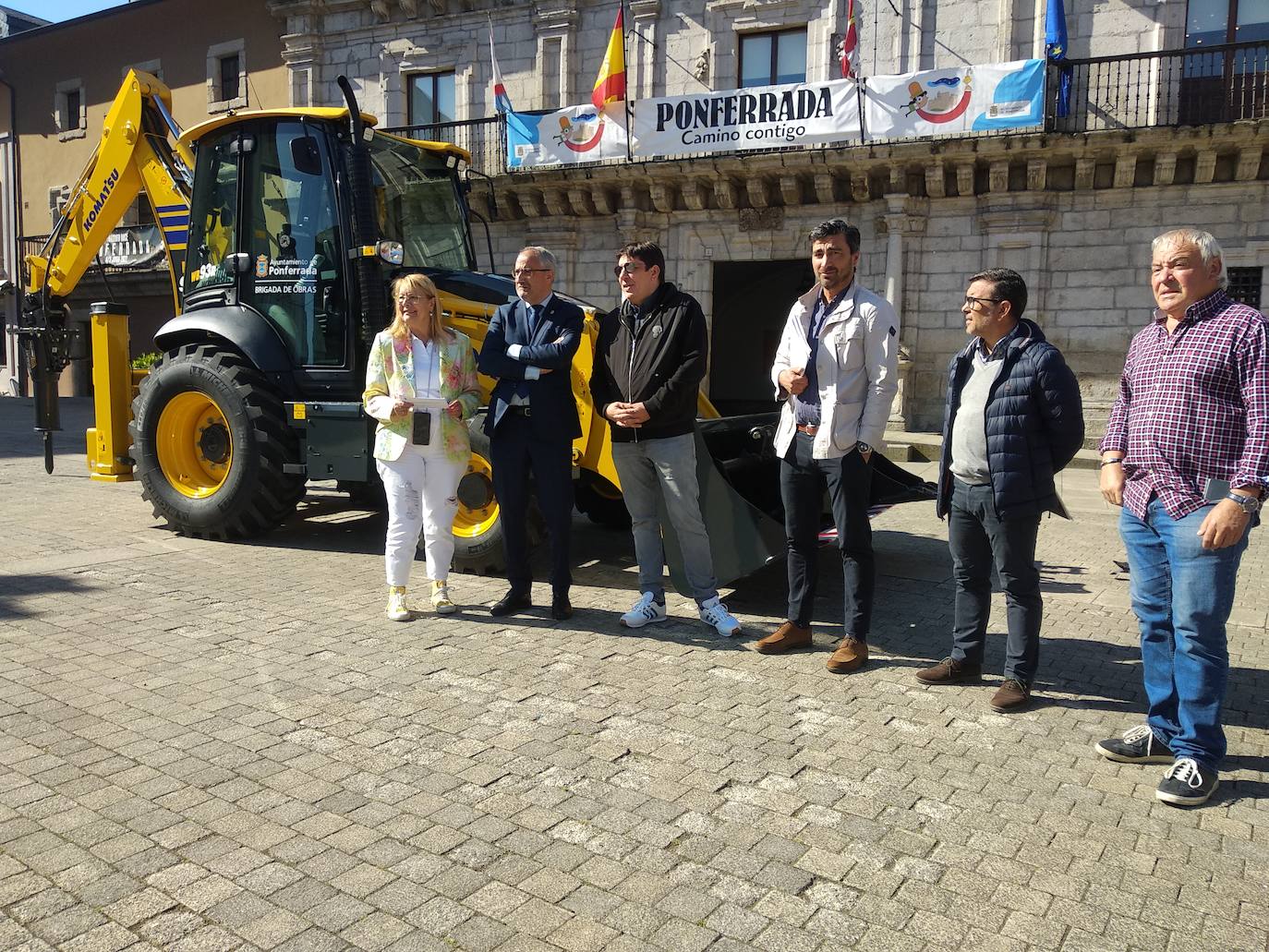 Ponferrada presenta un nuevo vehículo para la Brigada Municipal de Obras.