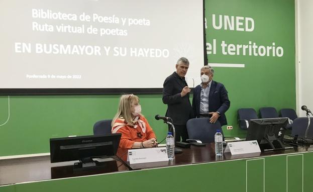 Presentación en la Uned de la biblioteca de poesía y poetas que complementará al proyecto 'Versos en el Hayedo'.