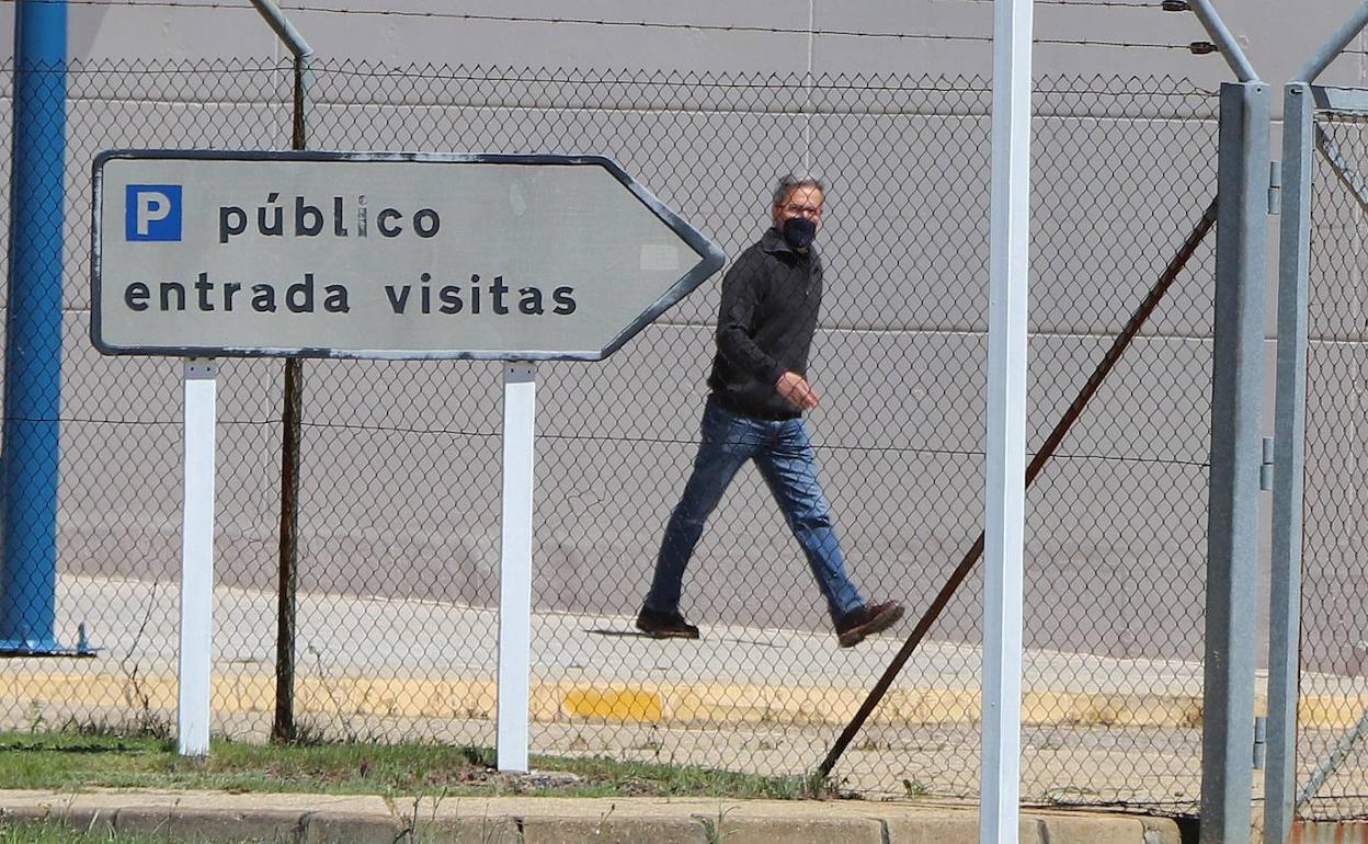 Pedro Muñoz, a su salida del Centro Penitenciario de León. 