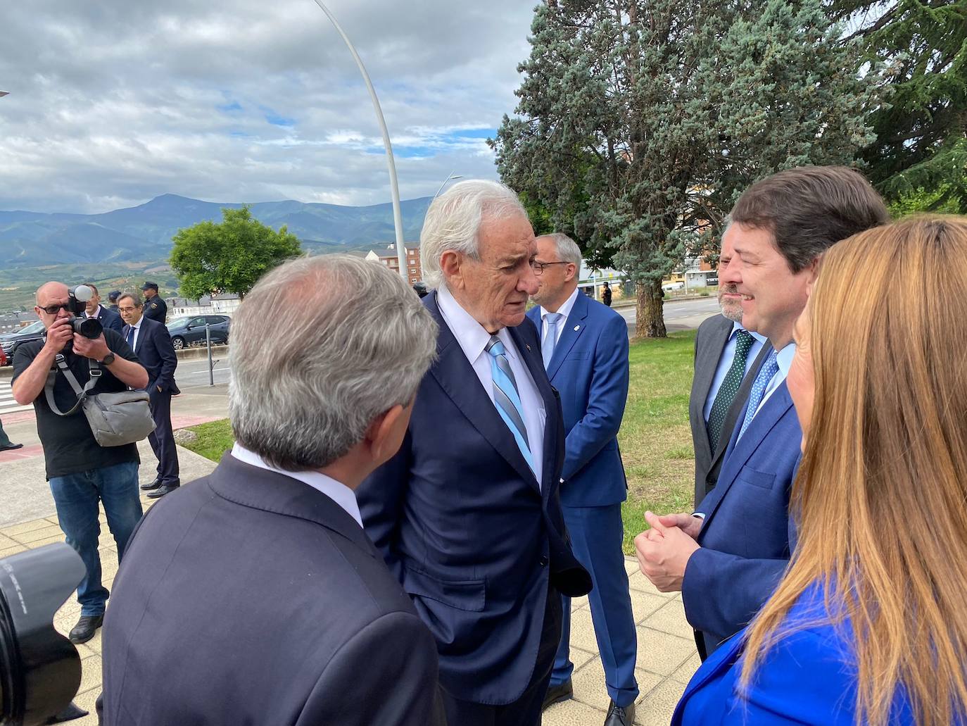 Autoridades en la visita del rey Felipe VI a Ponferrada.