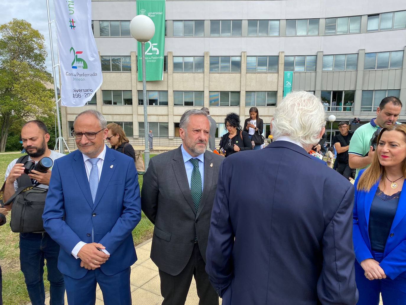 Autoridades en la visita del rey Felipe VI a Ponferrada.