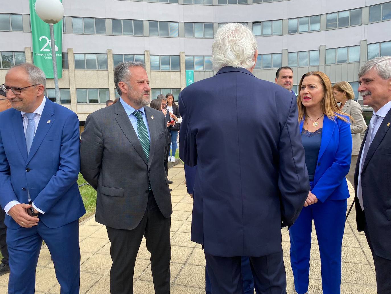 Autoridades en la visita del rey Felipe VI a Ponferrada.