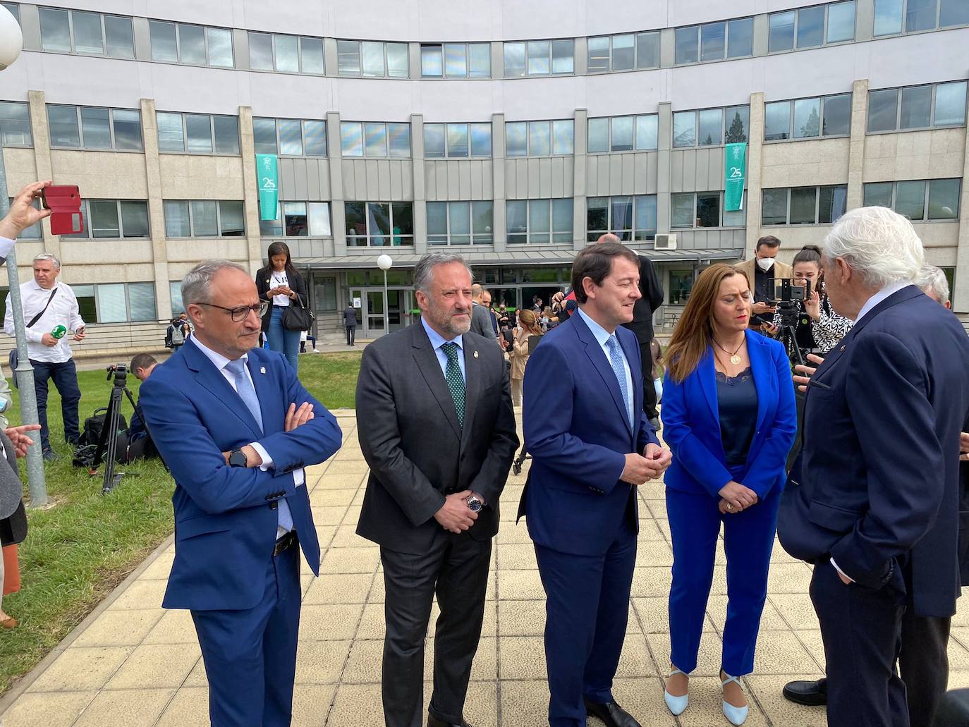 Autoridades en la visita del rey Felipe VI a Ponferrada.