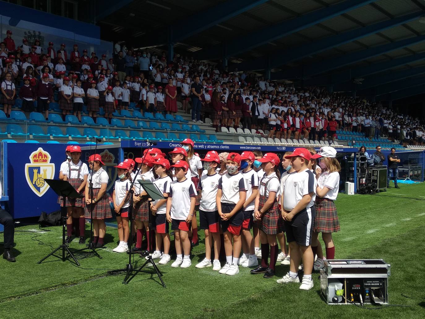 La SD Ponferradina celebra en El Toralín los actos centrales de su Centenario. 