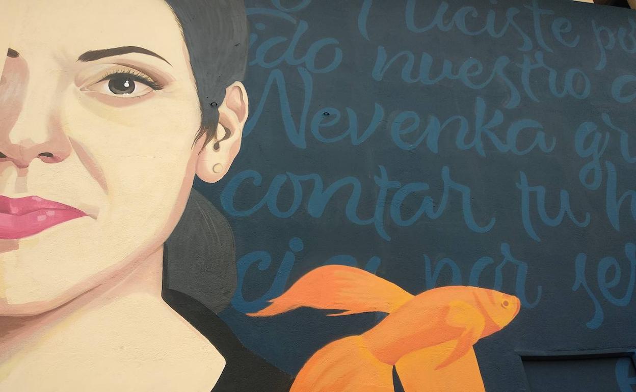 Mural de apoyo a Nevenka Fernández situado en la calle La Paz de Ponferrada.