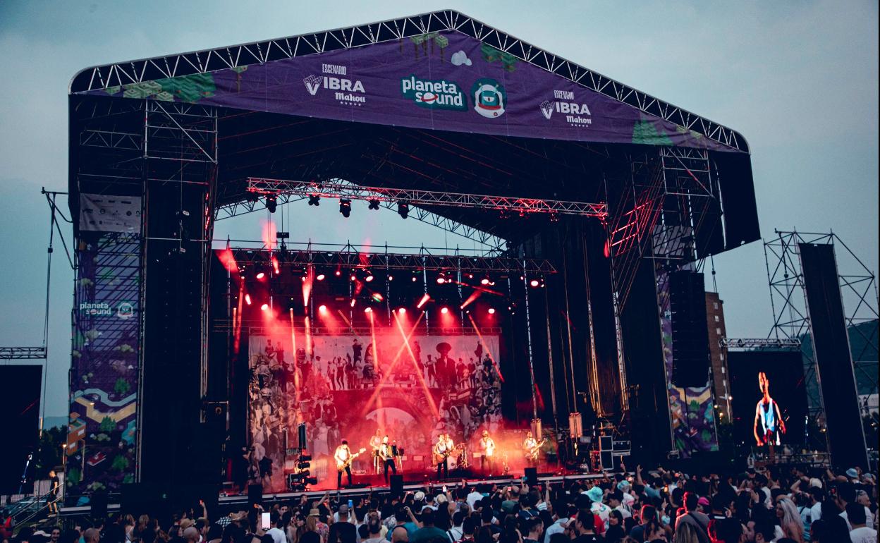 Más de 20 grupos de música, entre los que destacan Lori Meyers, La M.O.D.A, Dorian y Sidonie, han pasado por los tres escenarios ubicados en el Estadio Colomán Trabado, la Plaza del Ayuntamiento y el Boulevard de La Rosaleda.