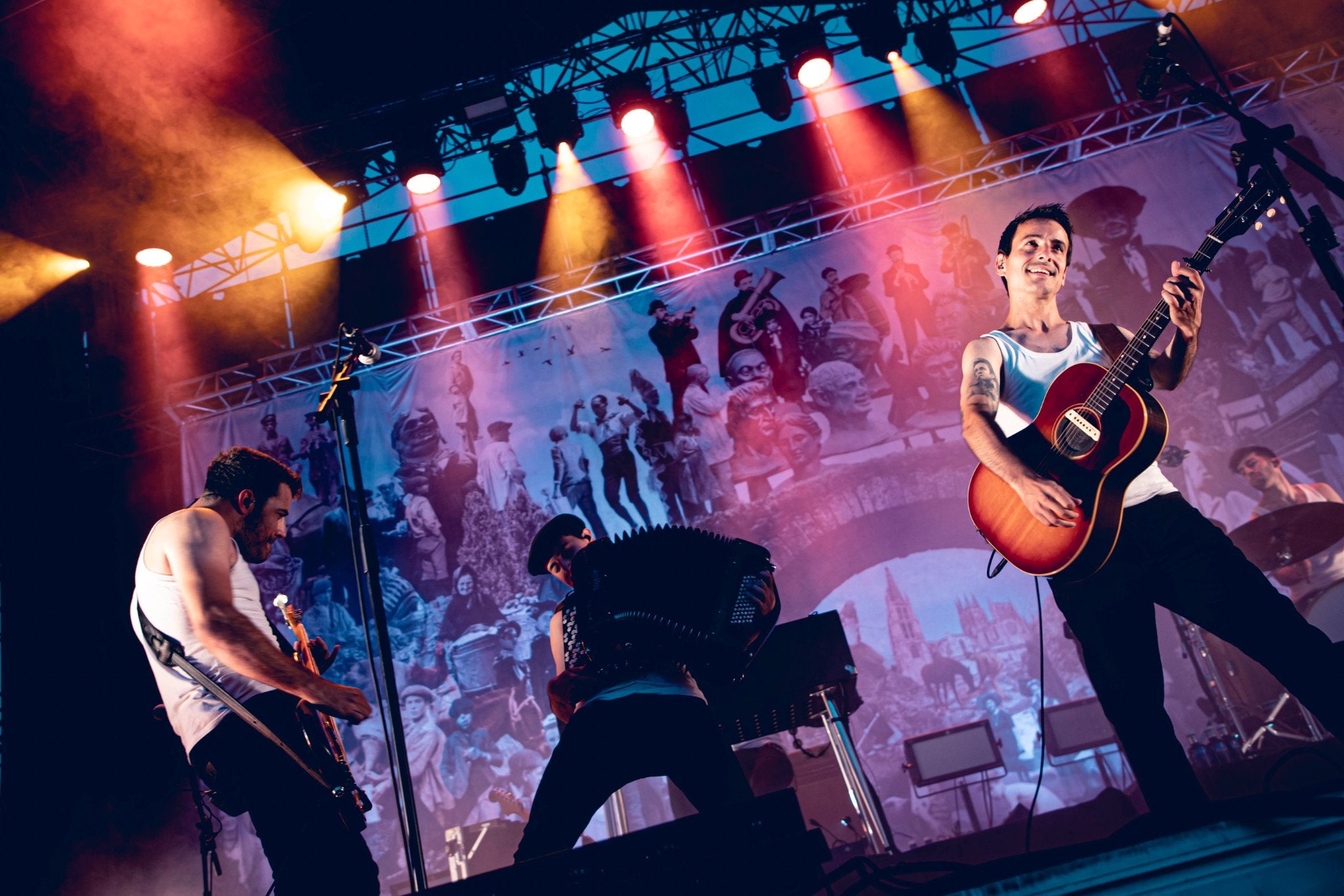 Más de 20 grupos de música, entre los que destacan Lori Meyers, La M.O.D.A, Dorian y Sidonie, han pasado por los tres escenarios ubicados en el Estadio Colomán Trabado, la Plaza del Ayuntamiento y el Boulevard de La Rosaleda.